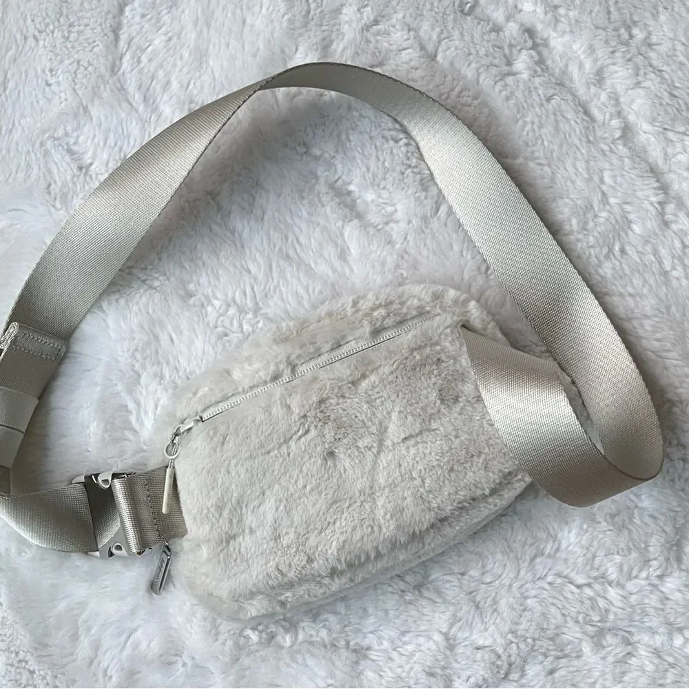 LULULEMON‎ Woman's Bag  Everywhere Belt Bag Plush Fleece